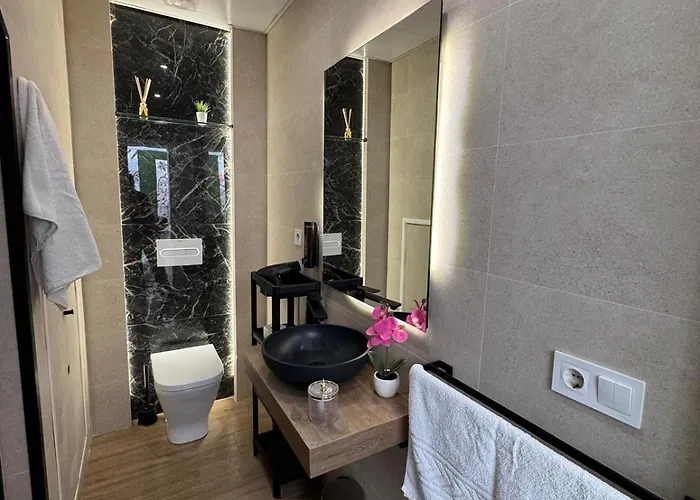 Homestay Casa Secunda Romar